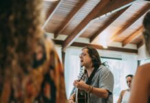 Alisson Sindeaux abre primeiro show de Poranguí na capital federal